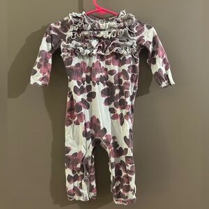 Burt’s bees wild colored jumper with snaps at the bottom. Cotton. Comfy 6-9MS